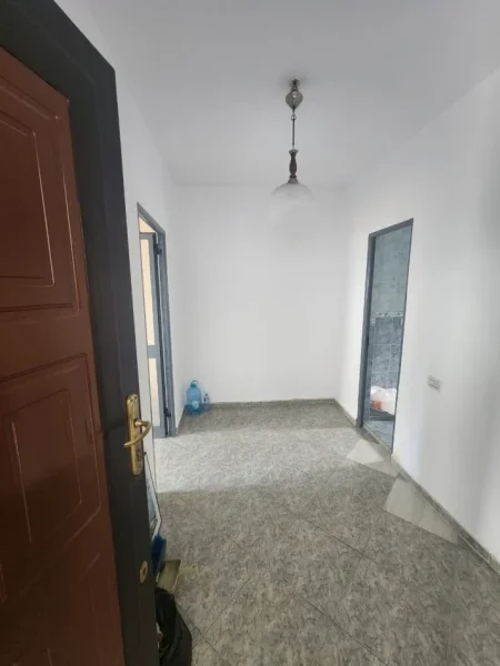 Tirane, shitet apartament 1+1 Kati 3, 54 m² 107.000 € (Shkolla 1 Maj Ali Dem)