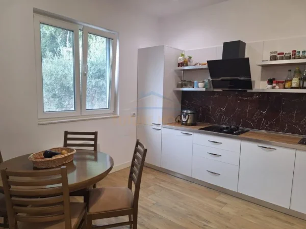 Tirane, shitet Vile , 401 m² 650.000 € (MULLET)