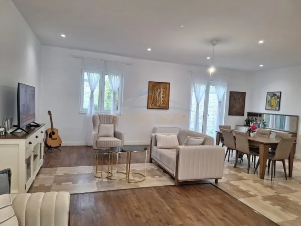 Tirane, shitet Vile , 401 m² 650.000 € (MULLET)