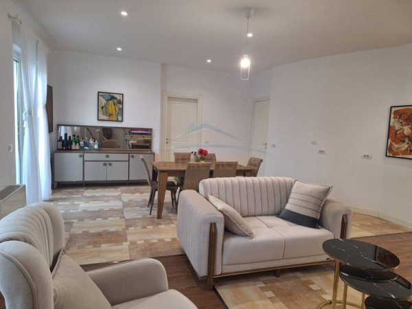 Tirane, shitet Vile , 401 m² 650.000 € (MULLET)