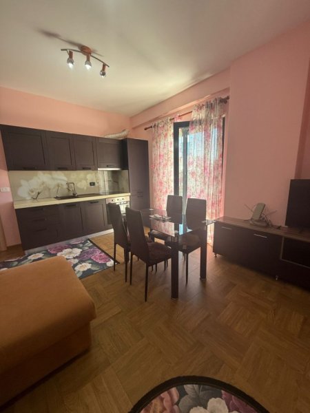 Tirane, jepet me qera apartament 1+1+Ballkon Kati 4, 70 m² 600 € (Bulevardi Zogu Par Ministria e Drejtësis Rruga Dervish Hatixheja)