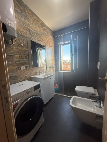 Tirane, jepet me qera apartament 1+1+Ballkon Kati 4, 70 m² 600 € (Bulevardi Zogu Par Ministria e Drejtësis Rruga Dervish Hatixheja)