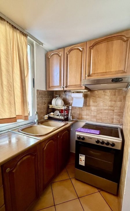 Tirane, jepet me qera apartament 1+1+Ballkon Kati 5, 80 m² 450 € (BRRYL)