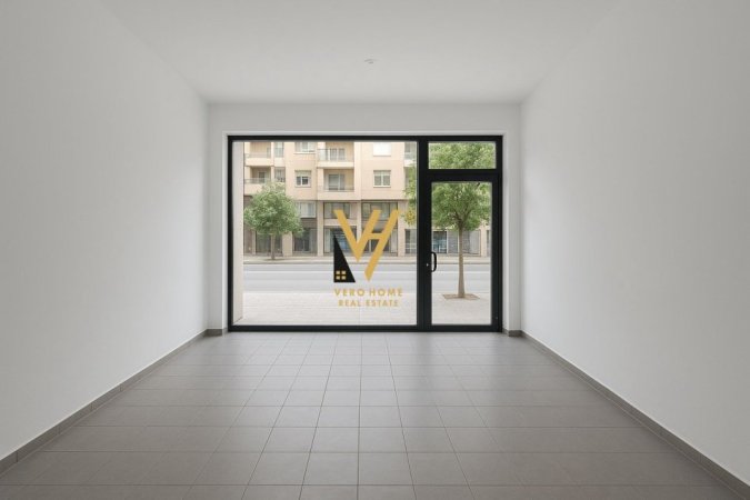 Tirane, jepet me qera dyqan Kati 0, 65 m² 1.100 € (RRUGA BARDHOK BIBA)