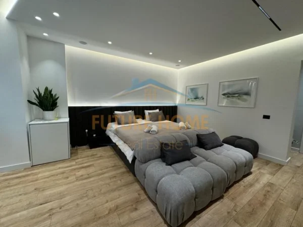 Shitet, Apartament-Studio, Sheshi Willson, Tiranë!!  220,000€