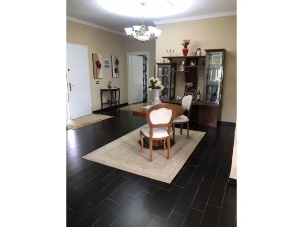 Tirane, shitet Vile , 286 m² 420.000 € (BALDUSHK)