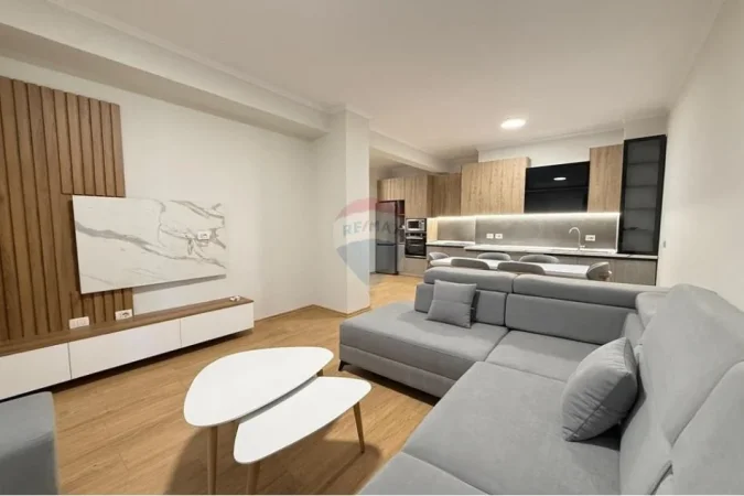 Tirane, jepet me qera apartament 2+1+Aneks+Ballkon Kati 5, 119 m² 800 € (Universiteti Logos)