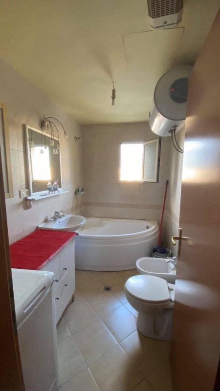 Tirane, jepet me qera apartament 1+1 Kati 8, 80 m² 600 € (Rruga e Bogdanve)