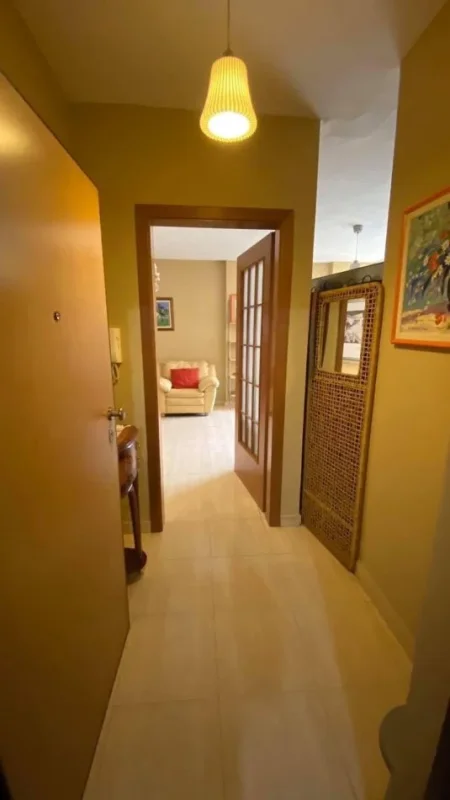 Tirane, jepet me qera apartament 1+1 Kati 8, 80 m² 600 € (Rruga e Bogdanve)