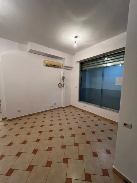 Tirane, jepet me qera ambjent biznesi Kati 0, 40 m² 300 € (fresku) MLS # 530581007-76