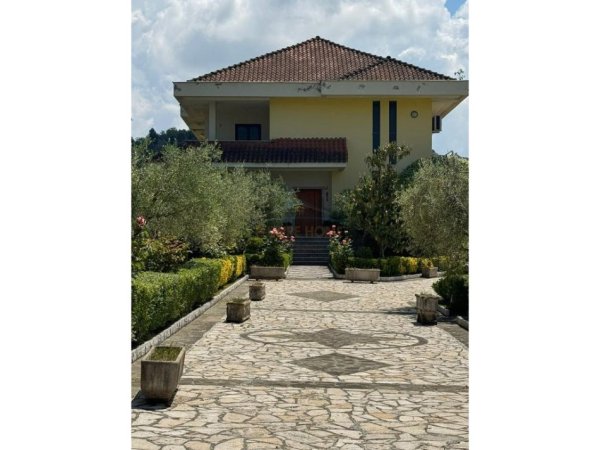 Tirane, shitet Vile , 575 m² 390.000 € (MARIKAJ)