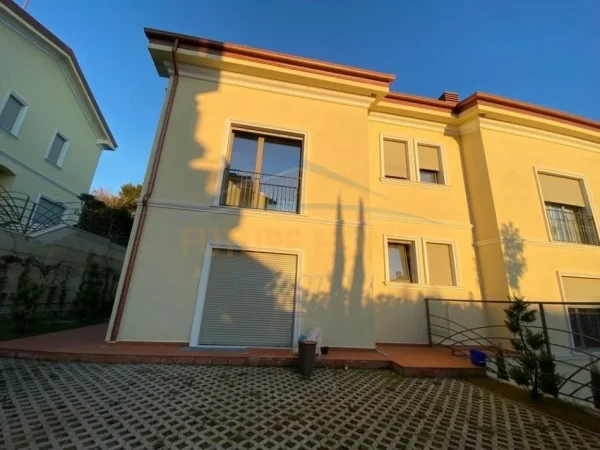 Tirane, shitet Vile , 255 m² 825.000 € (REZIDENCA PORTA E GJELBER)