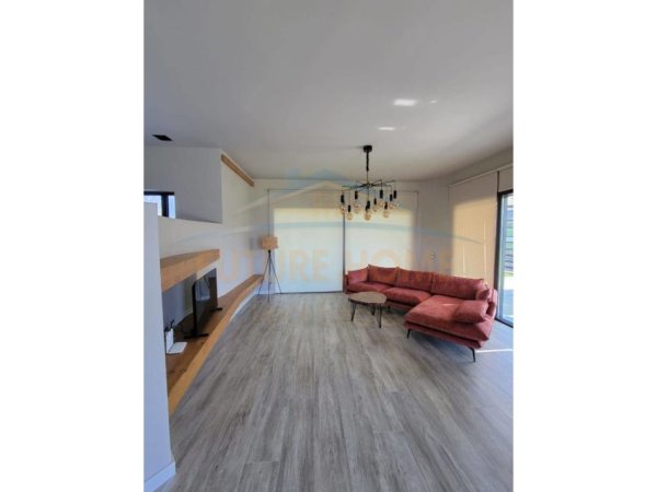 Tirane, shitet Vile , 450 m² 800.000 € (DAIAS)