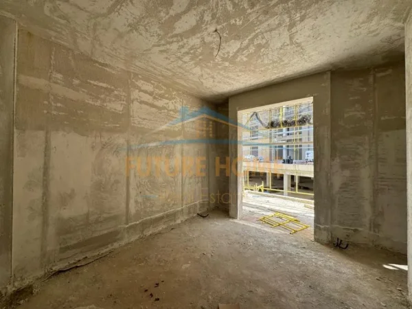 Shitet, Apartament 3+1+2+Post Parkimi, Liqeni i Thatë, Tiranë. 320.000 €