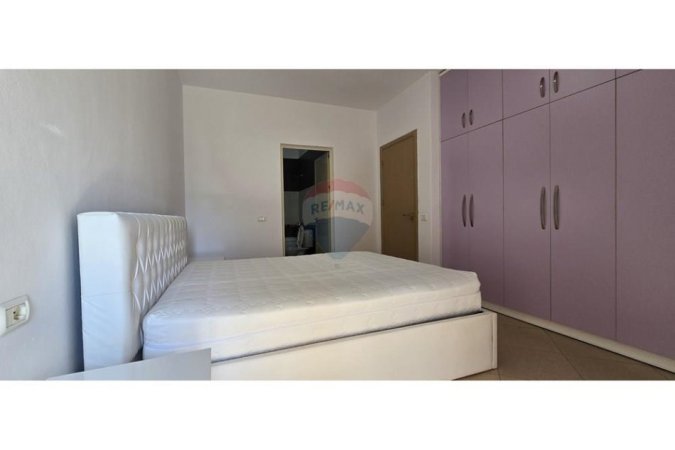 Tirane, jepet me qera apartament 2+1+Aneks+Ballkon , 119 m² 800 € (Kompleksi Panorama)