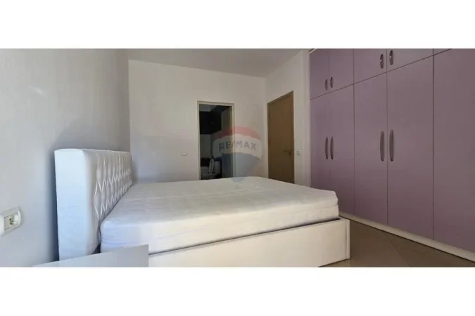 Tirane, jepet me qera apartament 2+1+Aneks+Ballkon , 119 m² 800 € (Kompleksi Panorama)