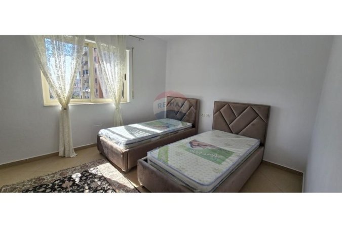 Tirane, jepet me qera apartament 2+1+Aneks+Ballkon , 119 m² 800 € (Kompleksi Panorama)