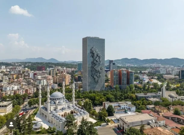 Tirane, jepet me qera zyre Kati 8, 1.560 m² 46.000 € (DOWNTOWN 1)