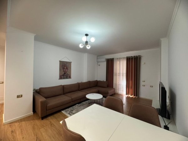 Tirane, jepet me qera apartament 1+1+Ballkon Kati 5, 81 m² 500 € (Astir)