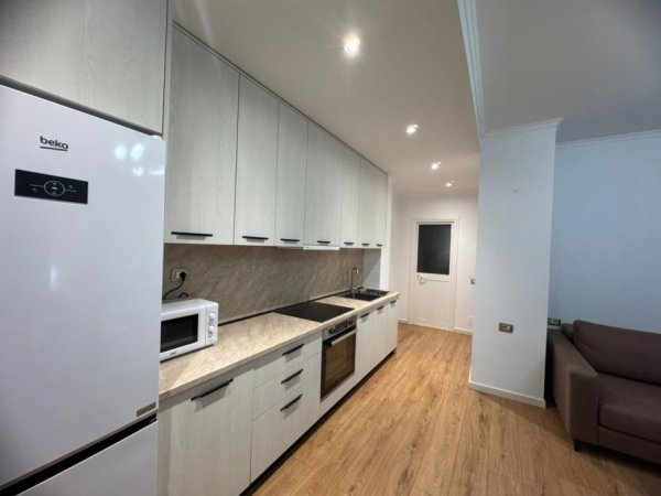 Tirane, jepet me qera apartament 1+1+Ballkon Kati 5, 81 m² 500 € (Astir)