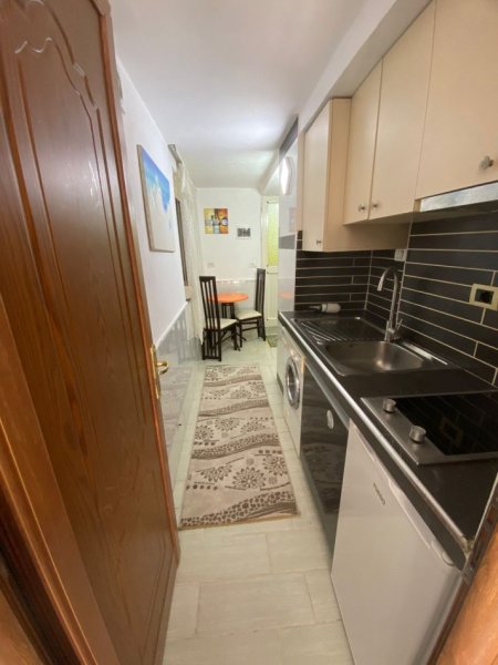 Jepet me Qera Super Garsoniere ne 5 Maji pranë Concord Center , Kati 0, 30 m² 380 €URO