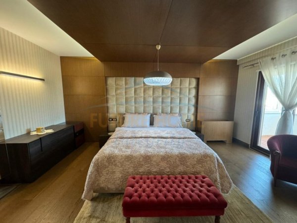 Tirane, jepet me qera apartament+verande | Penthouse 2+1+Aneks+Ballkon Kati 8, 240 m² 2.000 € (KOPSHTI ZOOLOGJIK)