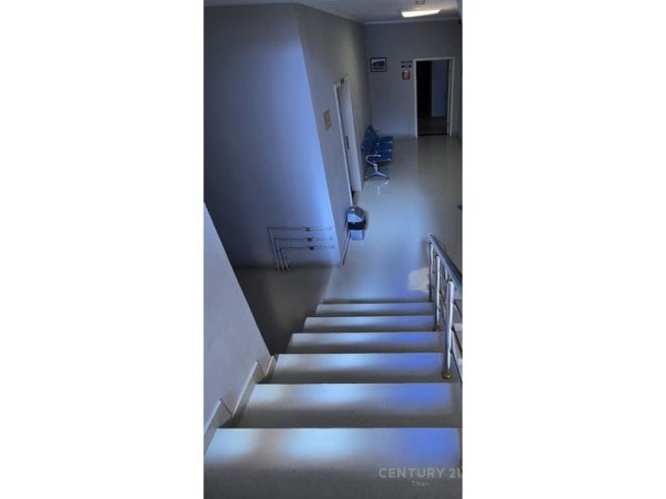 Tirane, jepet me qera ambjent biznesi Kati 6, 1.600 m² (laprake)