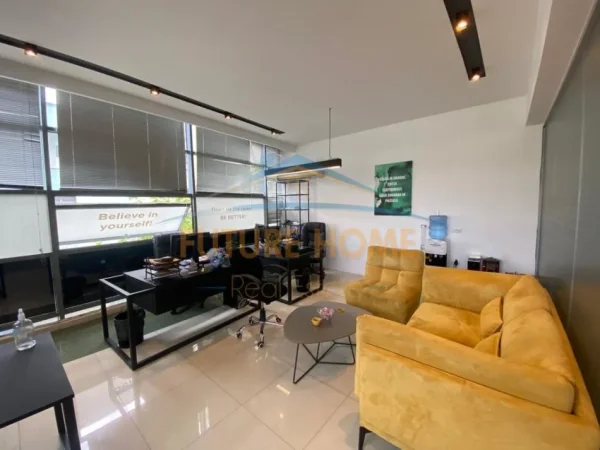 Shitet, Ambient Bizesi, Komuna E Parisit, Tiranë! Kontakto per cmimin 380 m²