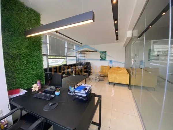 Shitet, Ambient Bizesi, Komuna E Parisit, Tiranë! Kontakto per cmimin 380 m²