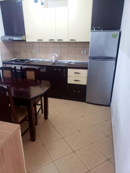 Tirane, jepet me qera apartament 2+1+Ballkon Kati 2, 110 m² 500 € (Kompleksi Malajzian)