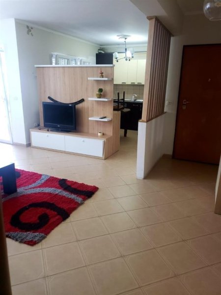 Tirane, jepet me qera apartament 2+1+Ballkon Kati 2, 110 m² 500 € (Kompleksi Malajzian)