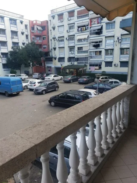 Tirane, jepet me qera apartament 2+1+Ballkon Kati 2, 110 m² 400 € (Kompleksi Malajzian)