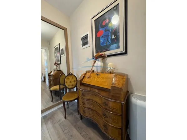 Tirane, shitet Vile , 383 m² 630.000 € (FARKE)