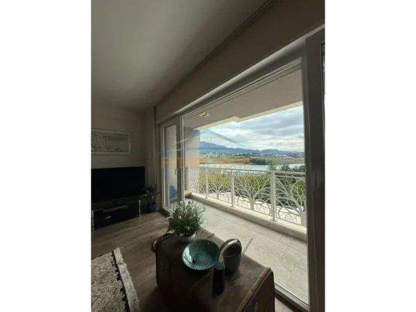 Tirane, shitet Vile , 383 m² 630.000 € (FARKE)