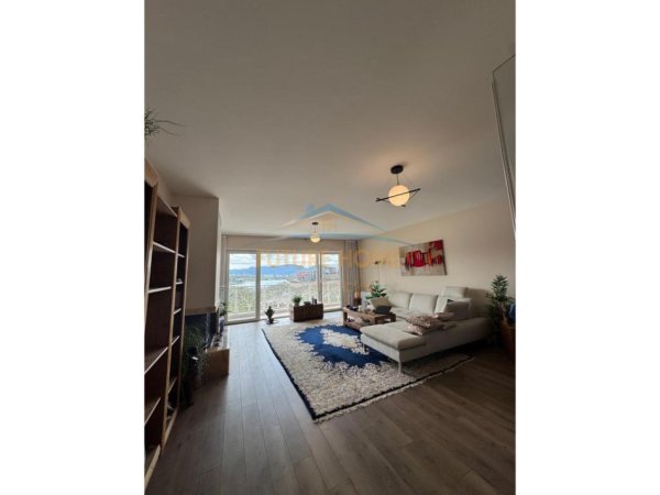 Tirane, shitet Vile , 383 m² 630.000 € (FARKE)