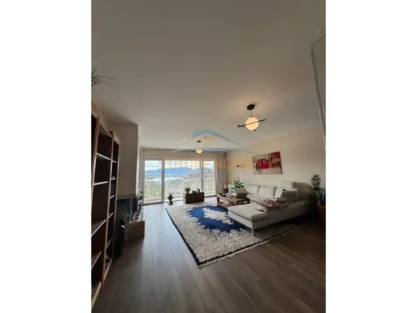 Tirane, shitet Vile , 383 m² 630.000 € (FARKE)