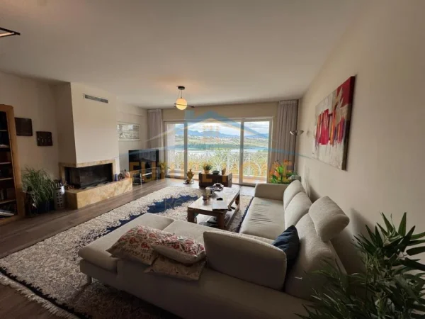 Tirane, shitet Vile , 383 m² 630.000 € (FARKE)