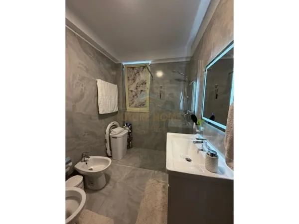 Tirane, shitet apartament 2+1+Ballkon Kati 1, 75 m² 110.000 € (SHKOZE)