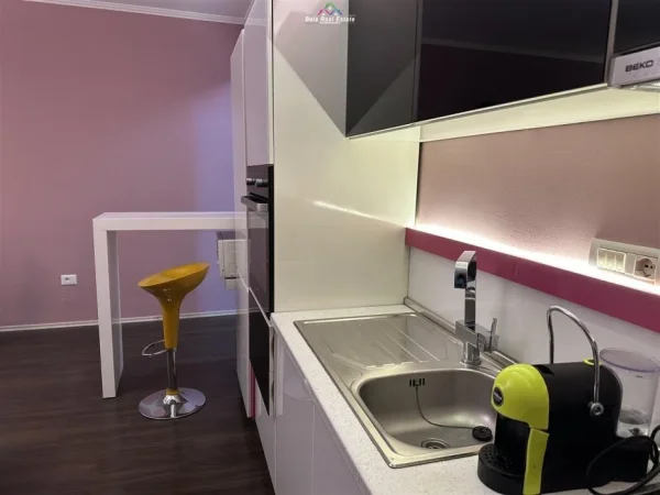 Tirane, jepet me qera apartament 1+1+Ballkon Kati 2, 70 m² 650 € (kodra e diellit)