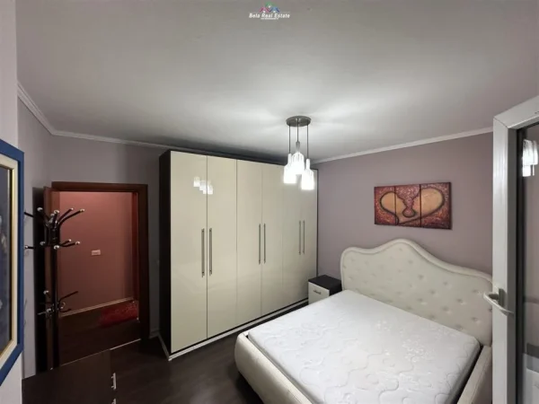 Tirane, jepet me qera apartament 1+1+Ballkon Kati 2, 70 m² 650 € (kodra e diellit)