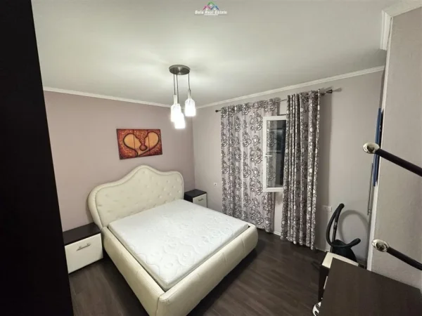Tirane, jepet me qera apartament 1+1+Ballkon Kati 2, 70 m² 650 € (kodra e diellit)
