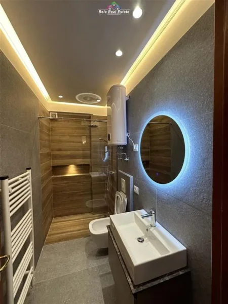 Tirane, jepet me qera apartament 1+1+Ballkon Kati 2, 70 m² 650 € (kodra e diellit)