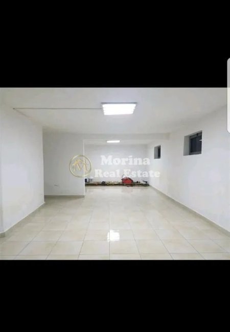 Tirane, jepet me qera Vile 5+1 , 250 m² 1.500 € (Ali Demi)