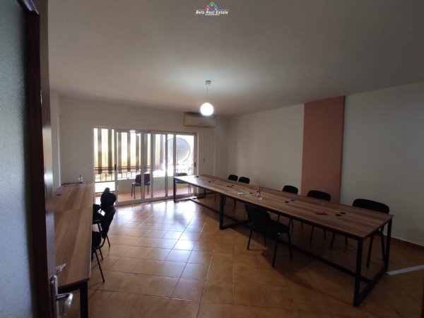 Tirane, jepet me qera zyre Kati 2, 140 m² 800 € (rruga e elbasanit)