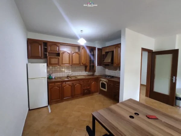 Tirane, jepet me qera zyre Kati 2, 140 m² 80.000 leke  (rruga e elbasanit)