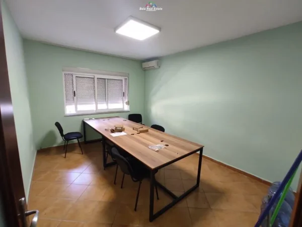 Tirane, jepet me qera zyre Kati 2, 140 m² 80.000 leke  (rruga e elbasanit)