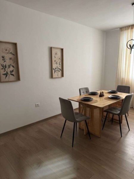 Tirane, jepet me qera apartament 2+1 Kati 2, 90 m² 950 € (qender)