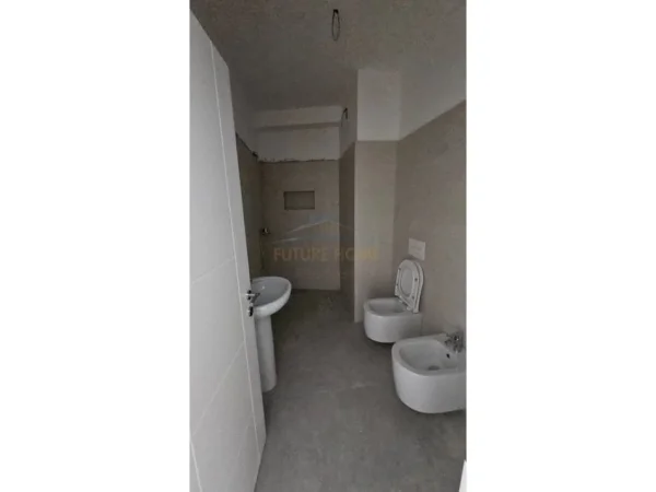 Tirane, shitet apartament 2+1 , 89 m² 130.000 € 