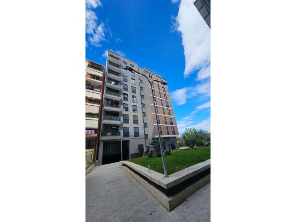 Tirane, shitet apartament 2+1 , 89 m² 130.000 € 