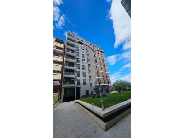 Tirane, shitet apartament 2+1 , 89 m² 130.000 € 